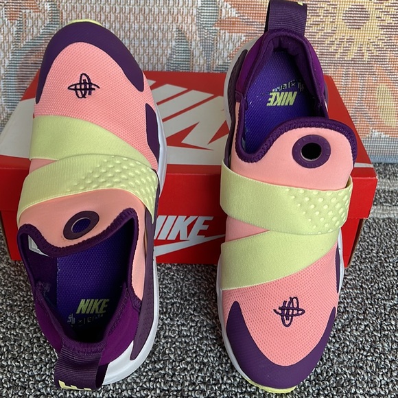 NIKE WMNS HUARACHE EXTREME 
PINK TINT / CITRON TINT
Sneakers 
AV8239 600 - Picture 13 of 16